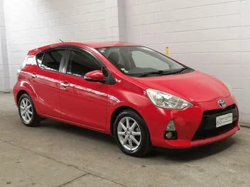 Toyota Aqua 2012 photo 2