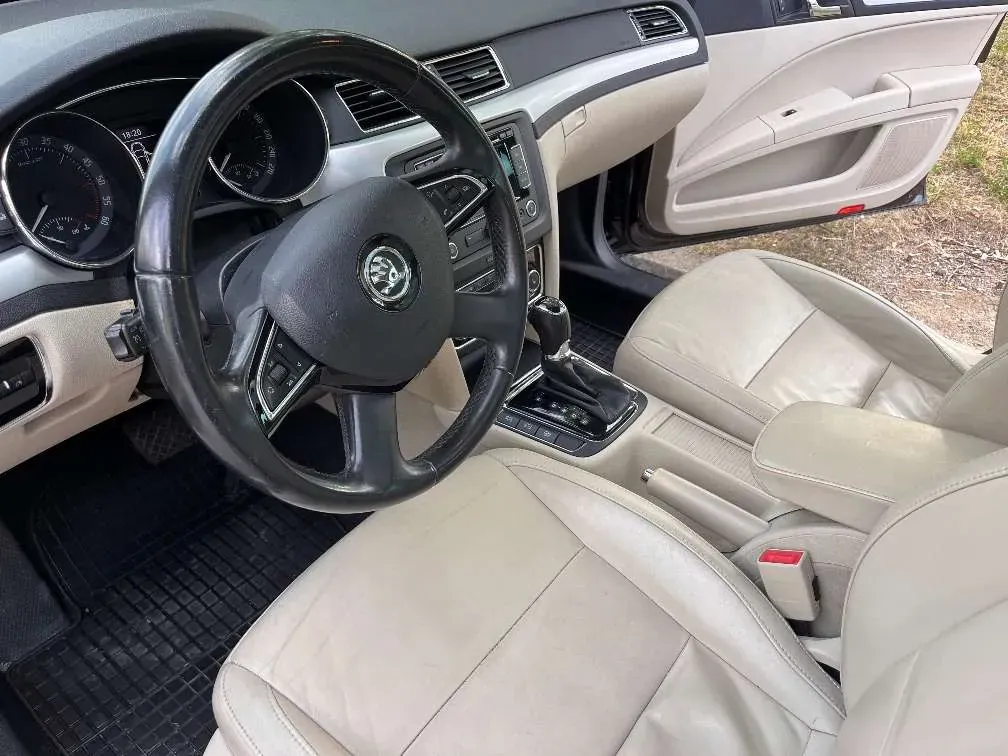 Skoda Superb 2014 photo 3