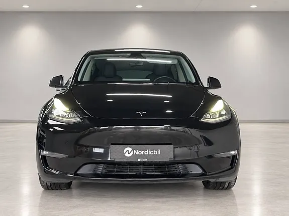Tesla Model Y 2023 photo 2