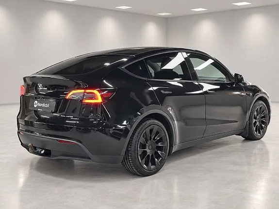 Tesla Model Y 2023 photo 4