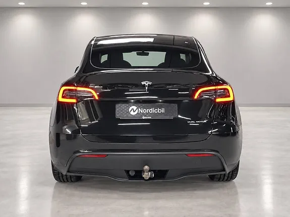 Tesla Model Y 2023 photo 5