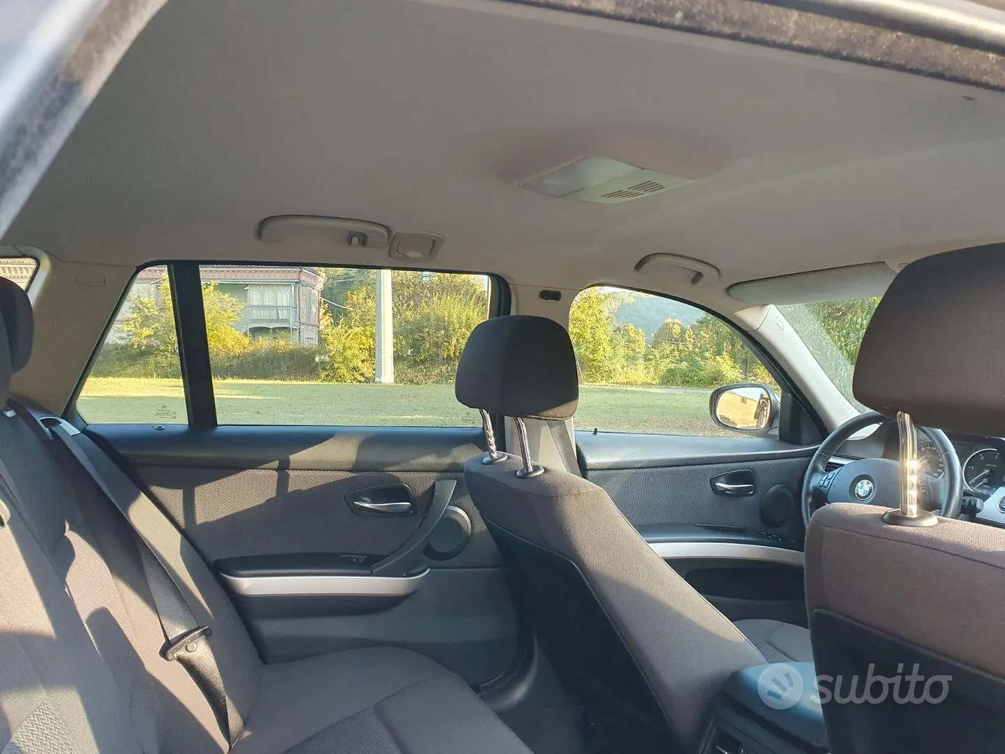 BMW 320 2010 photo 3
