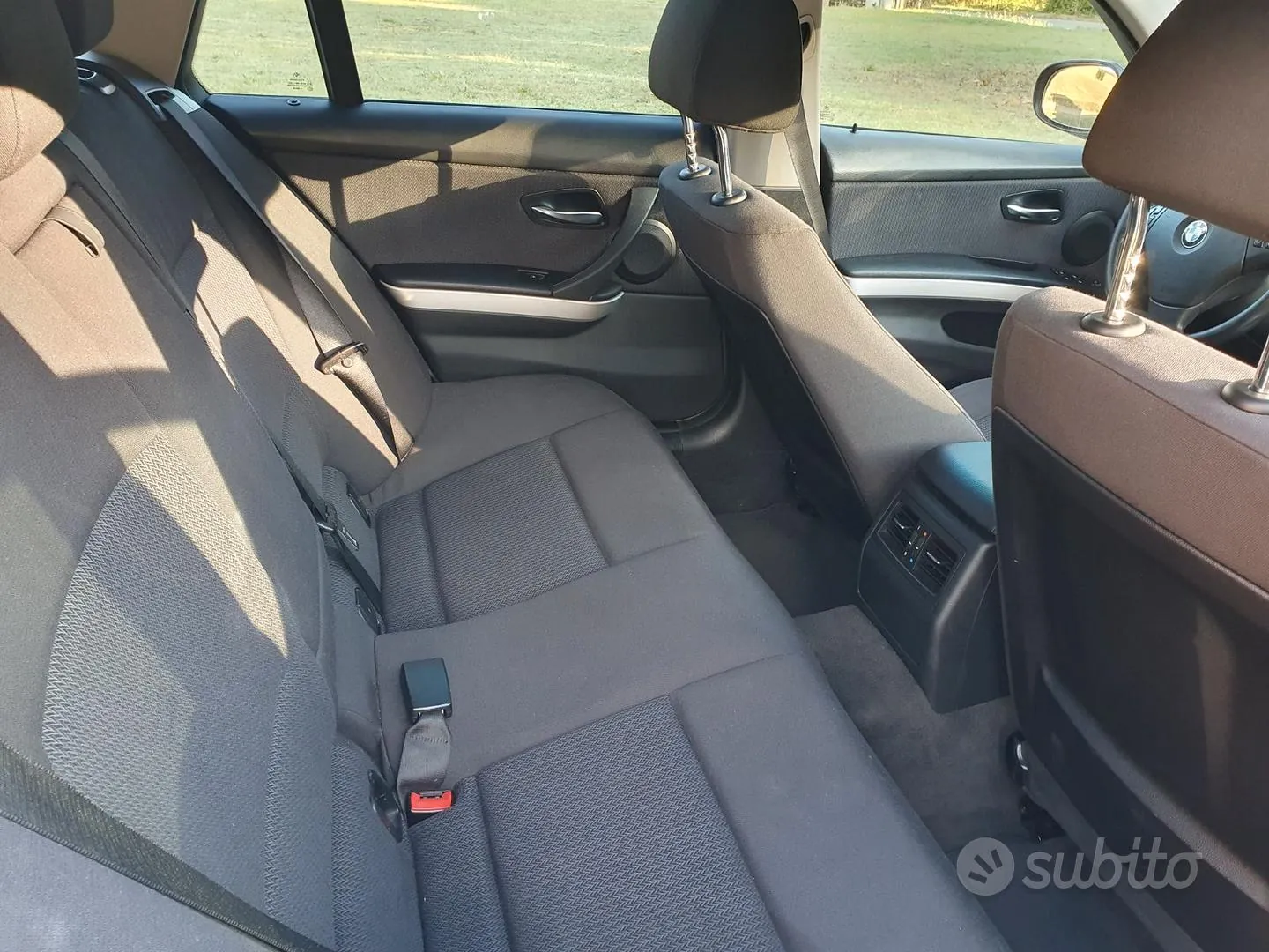 BMW 320 2010 photo 4