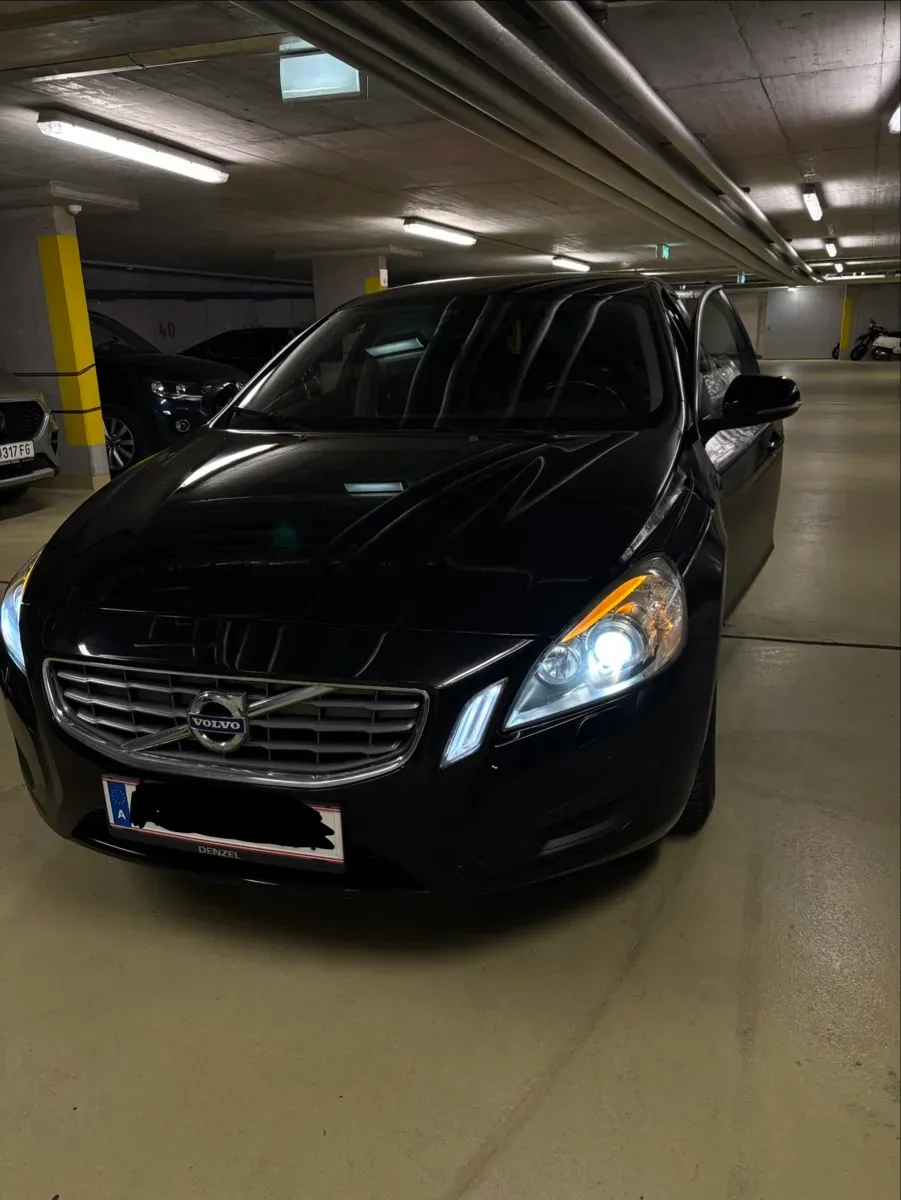 Volvo V60 2011 photo 2