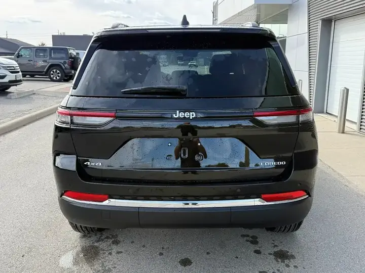 Jeep Grand Cherokee 2027 photo 4