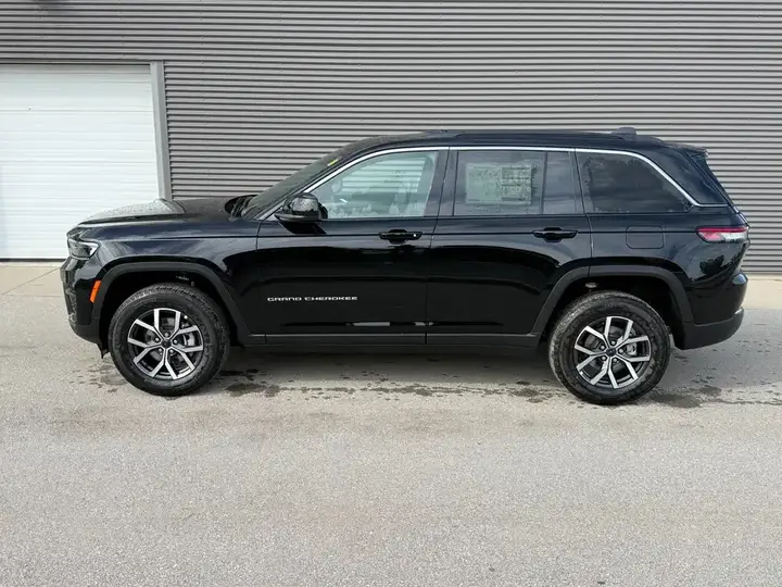 Jeep Grand Cherokee 2027 photo 2