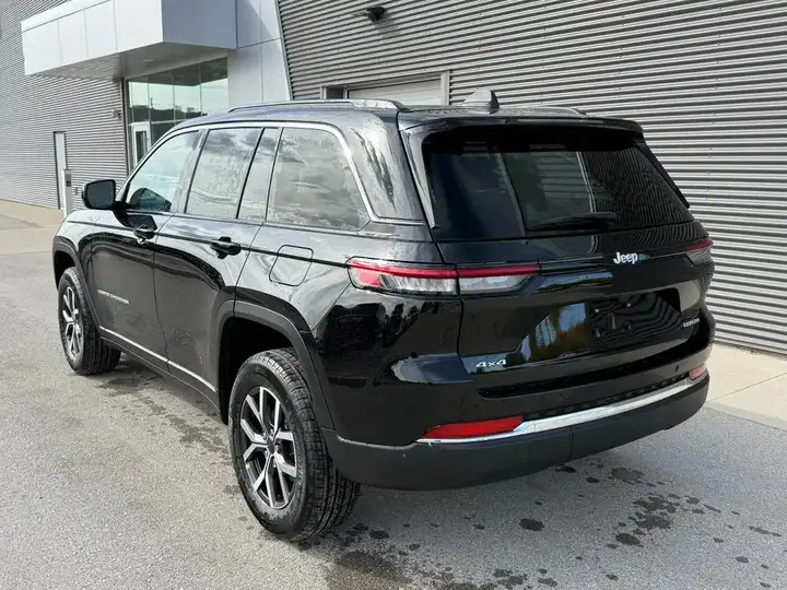 Jeep Grand Cherokee 2027 photo 3