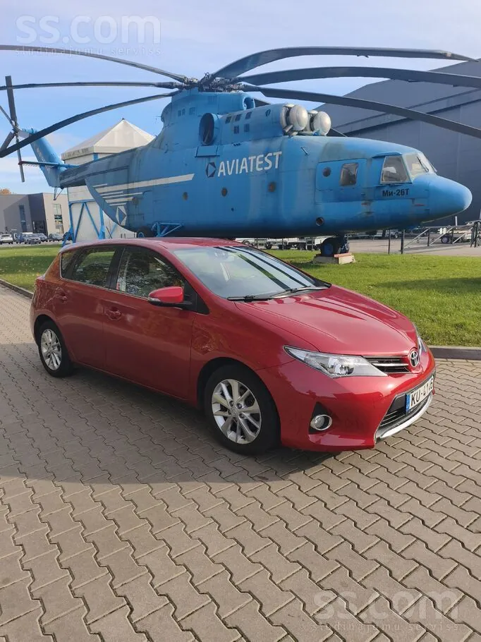 Toyota Auris 2013 photo 2