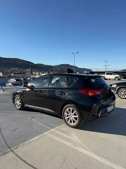 Toyota Auris 2013 photo 2