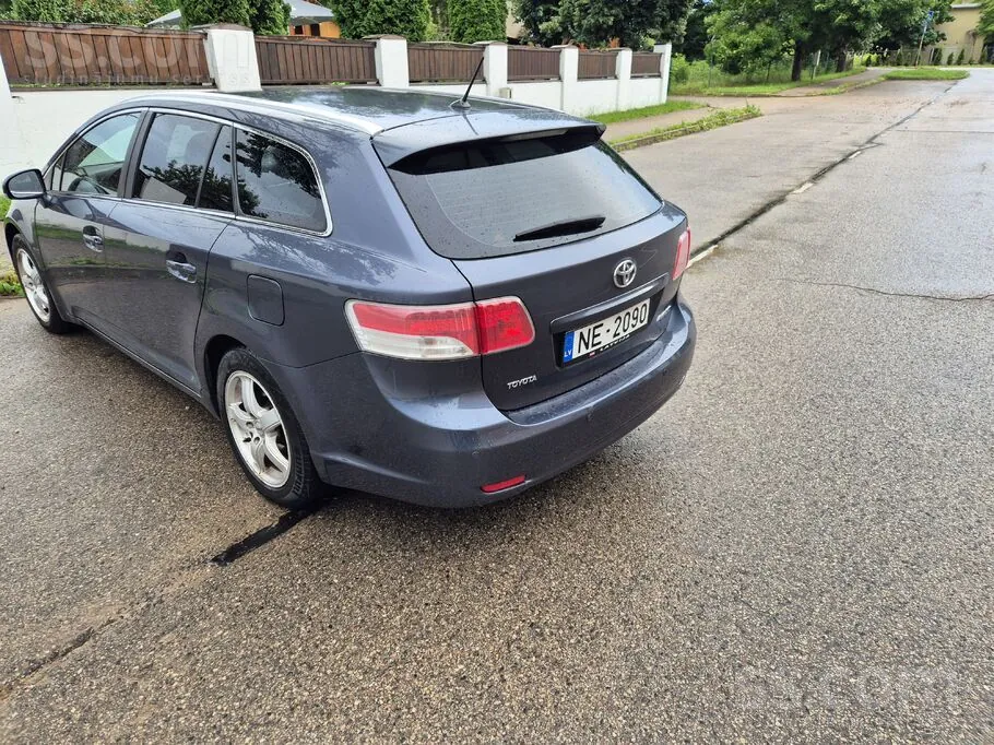 Toyota Avensis 2010 photo 4