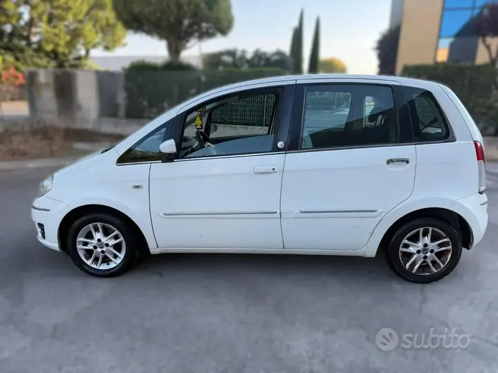 Lancia Musa 2011 photo 5