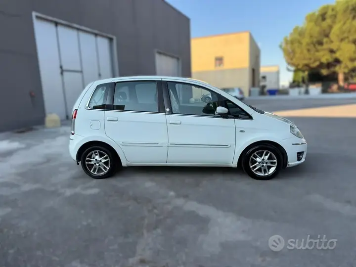 Lancia Musa 2011 photo 2