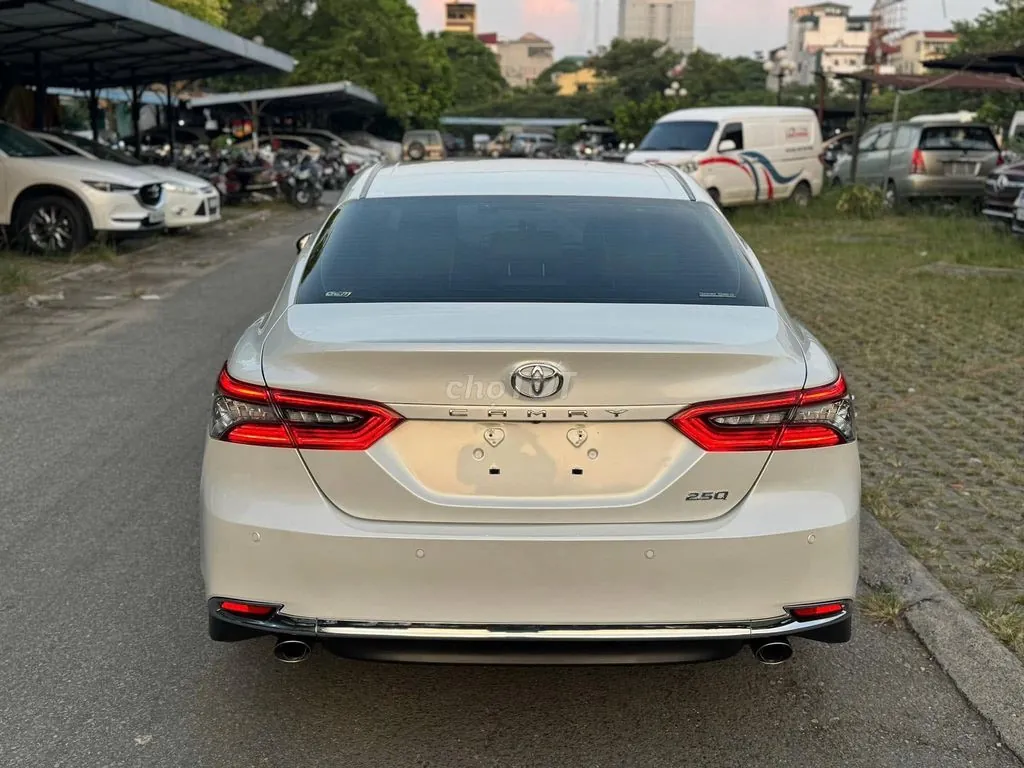 Toyota Camry 2022 photo 3