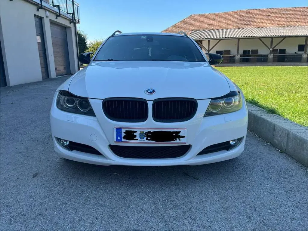 BMW 3 Series 2010 photo 3