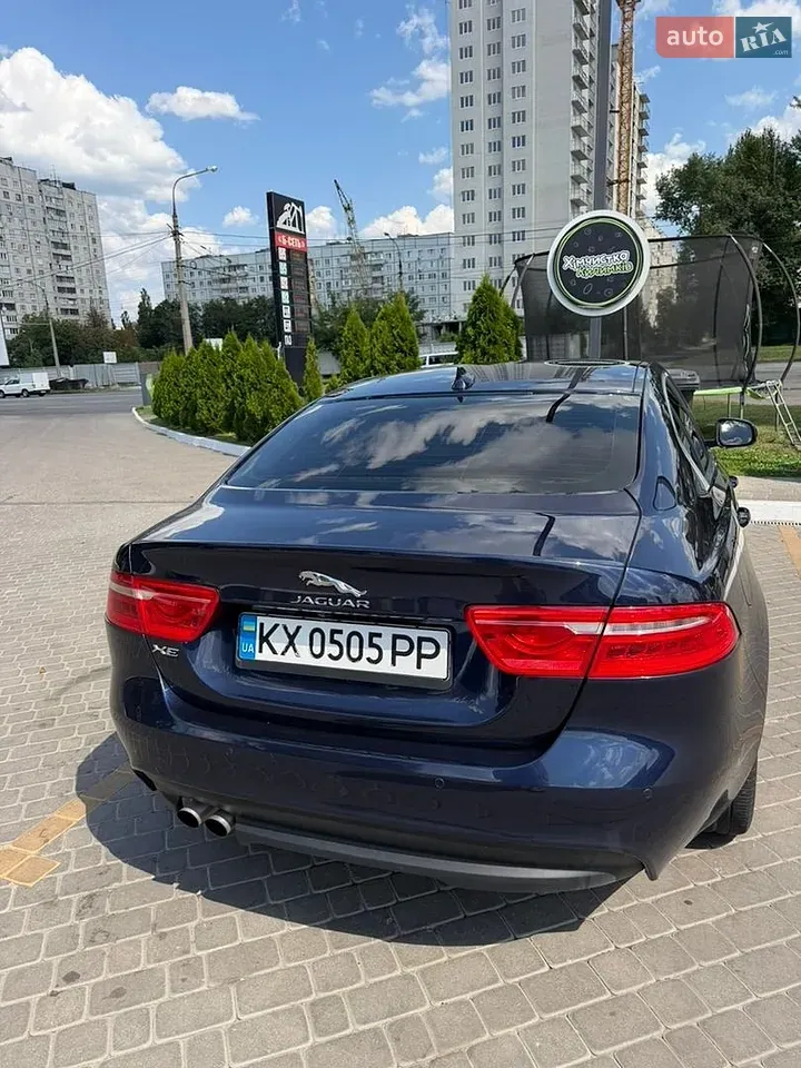 Jaguar Xe 2015 photo 3