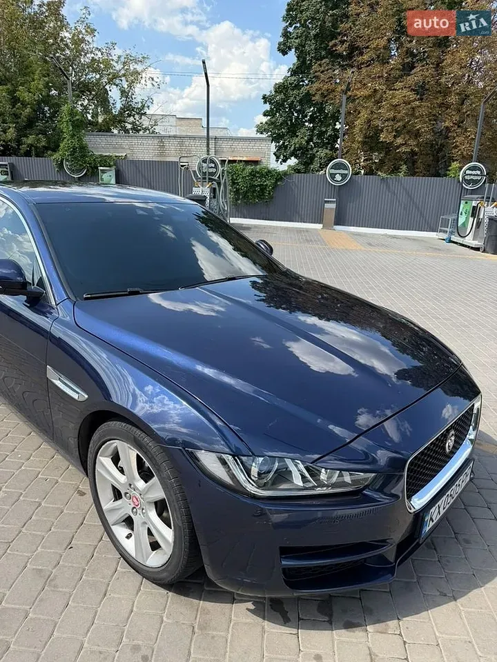 Jaguar Xe 2015 photo 2