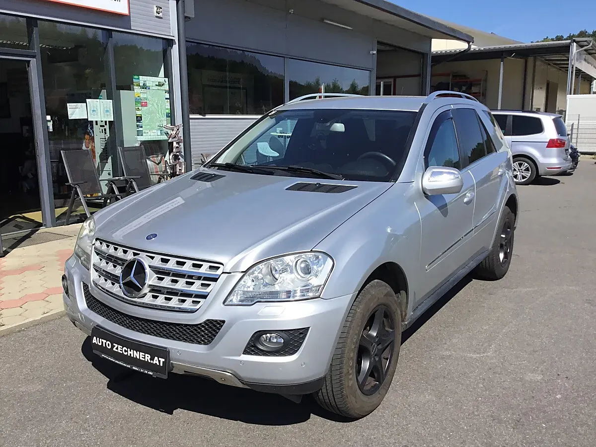 Mercedes-Benz M-Class 2009 photo 2