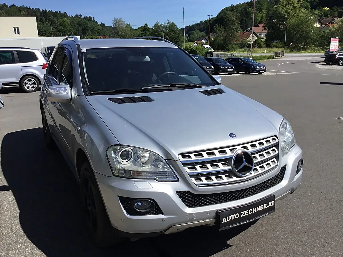 Mercedes-Benz M-Class 2009 photo 3