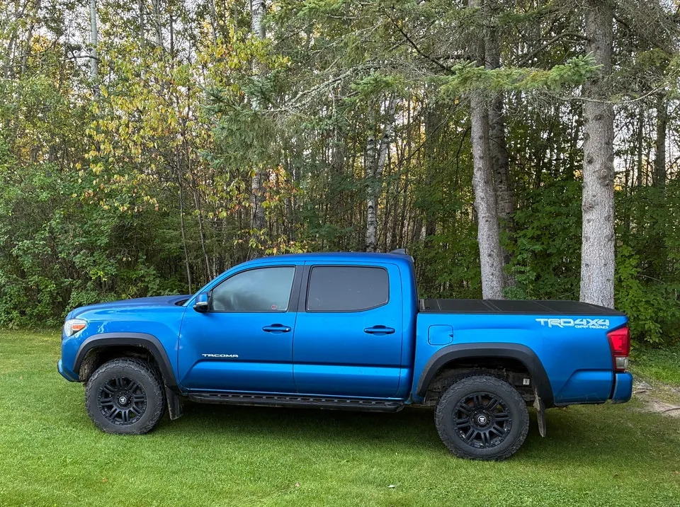 Toyota Tacoma 2017 photo 2