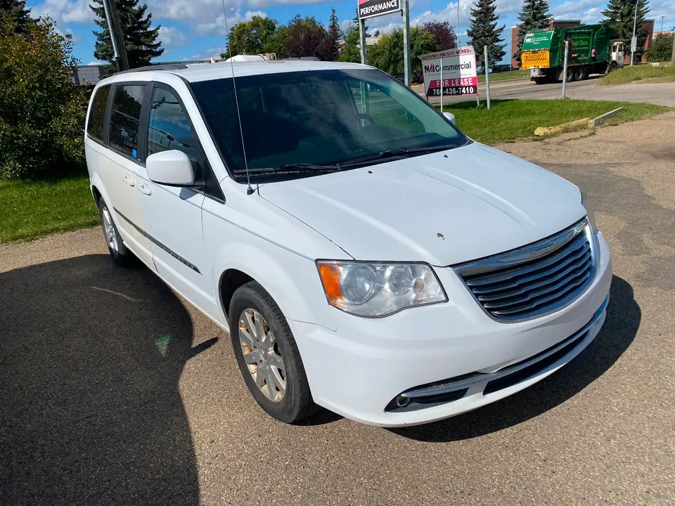Chrysler Town & Country 2015 photo 4
