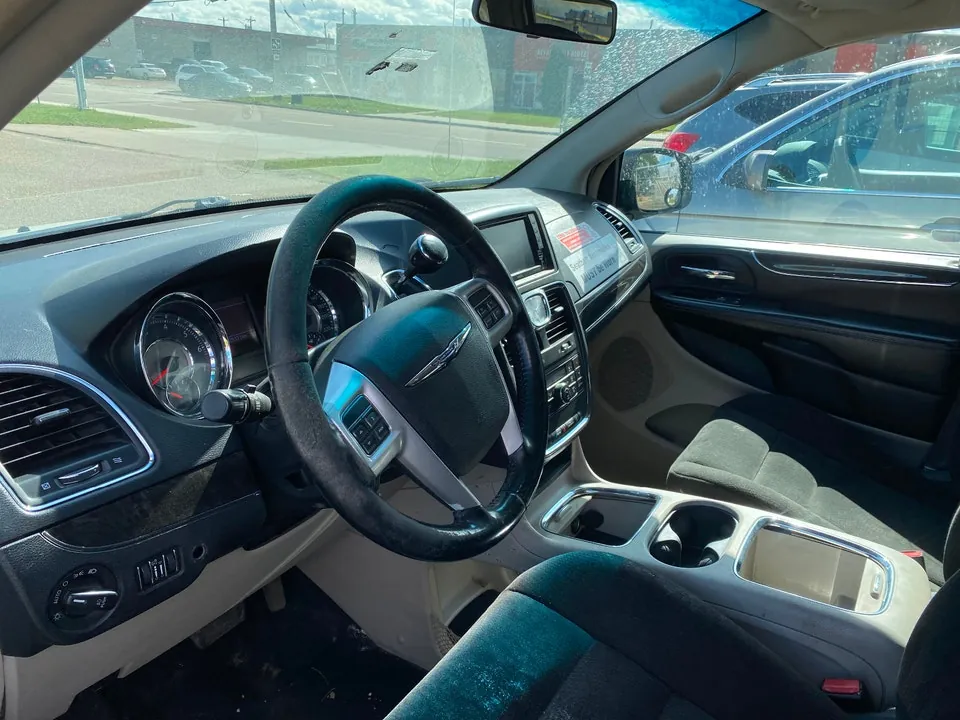 Chrysler Town & Country 2015 photo 5