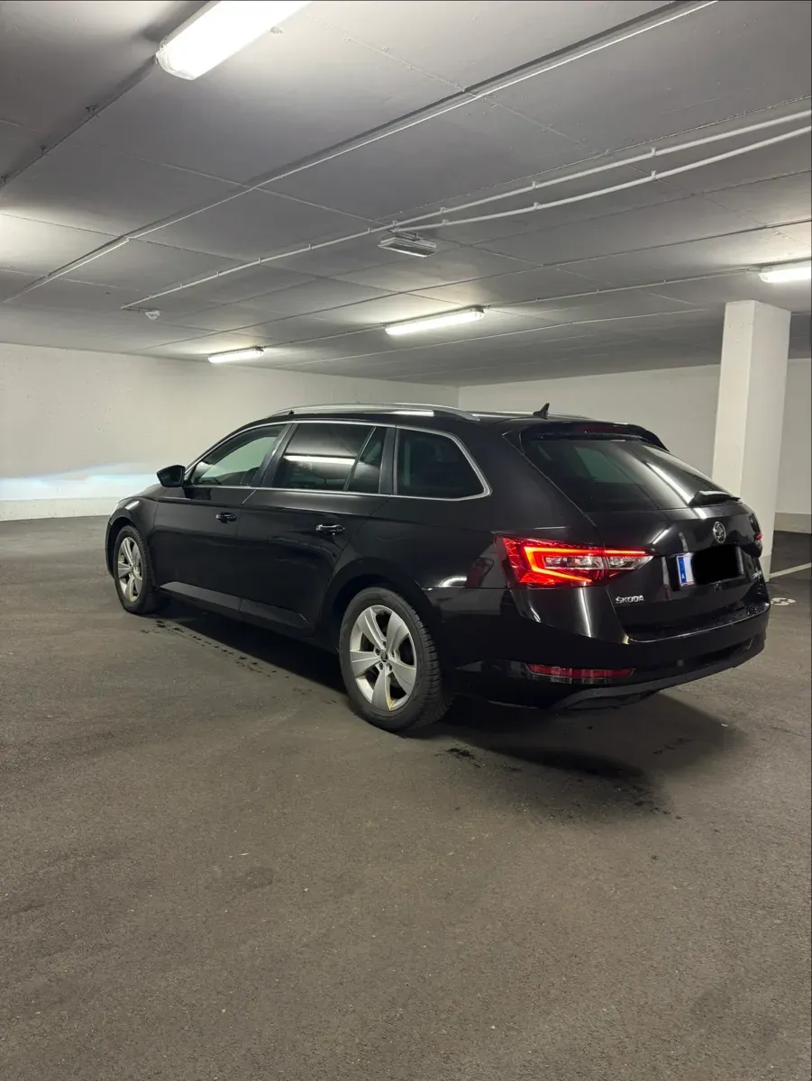 Skoda Superb 2017 photo 2
