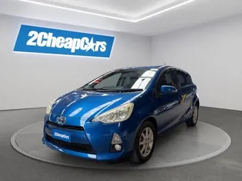 Toyota Aqua 2013 photo 2