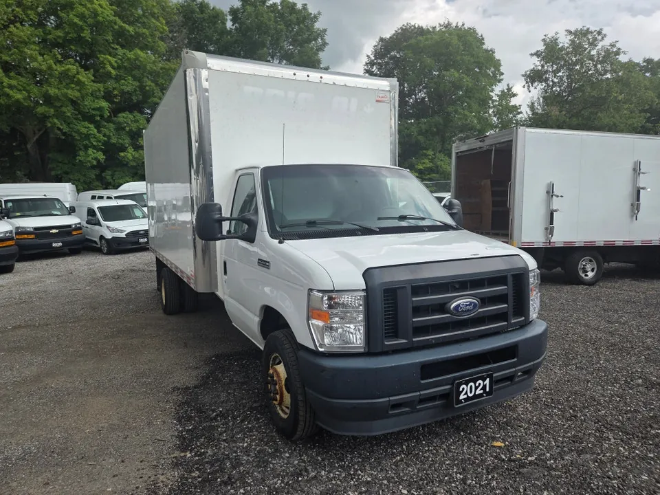 Ford E-450 2021 photo 2