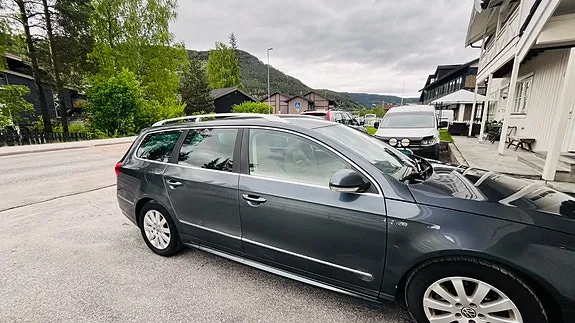 Volkswagen Passat 2010 photo 2