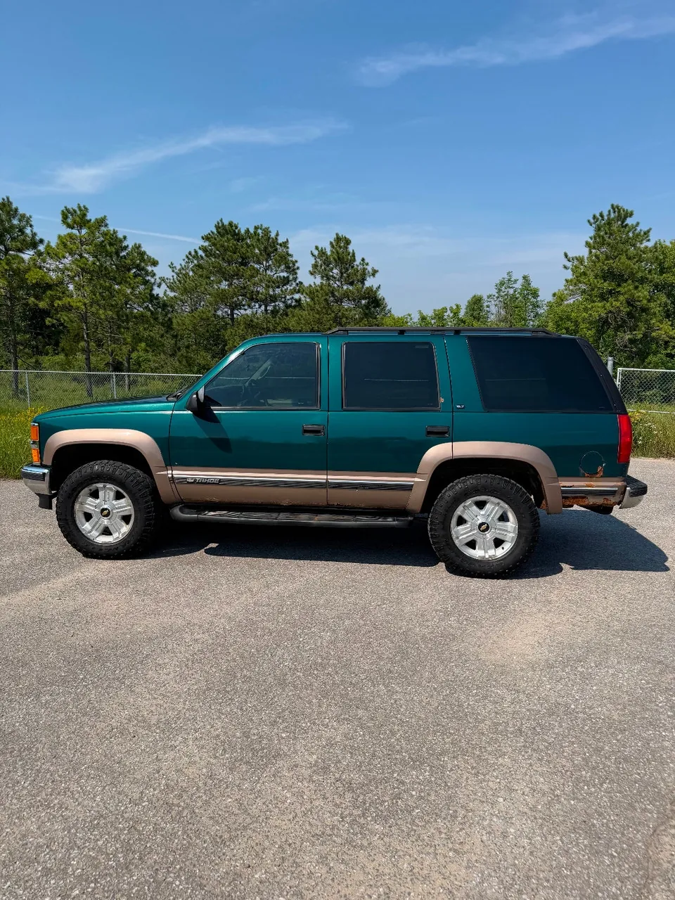 Chevrolet Tahoe 1998 photo 2