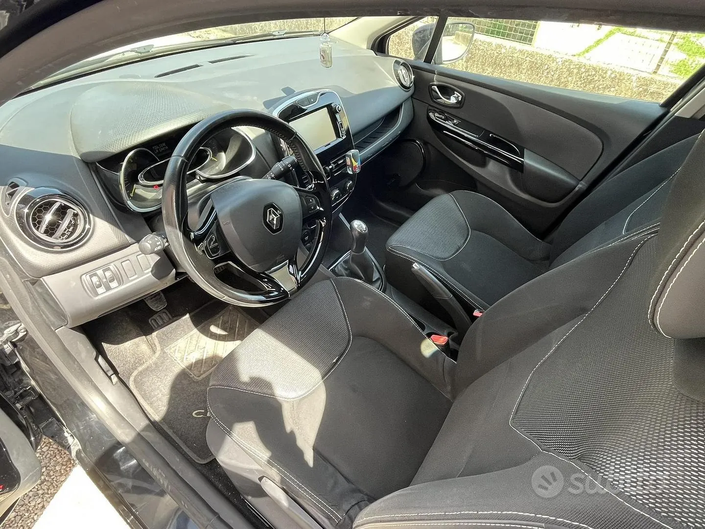Renault Clio 2015 photo 2