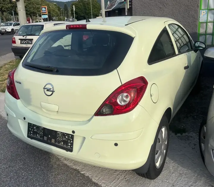 Opel Corsa 2011 photo 2