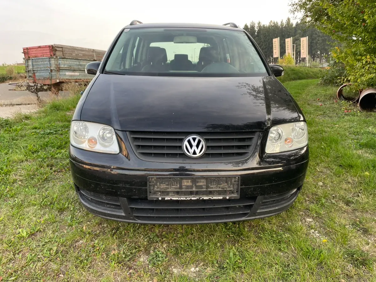 Volkswagen Touran 2005 photo 2