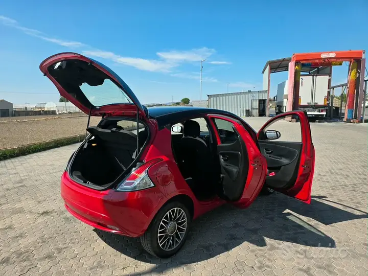 Lancia Ypsilon 2016 photo 3