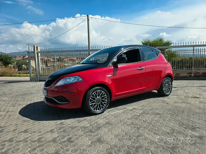 Lancia Ypsilon 2016 photo 2