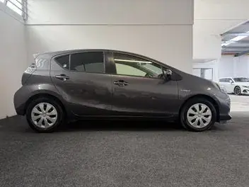 Toyota Aqua 2013 photo 4
