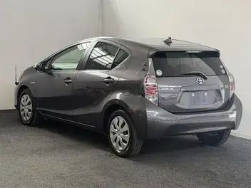Toyota Aqua 2013 photo 5
