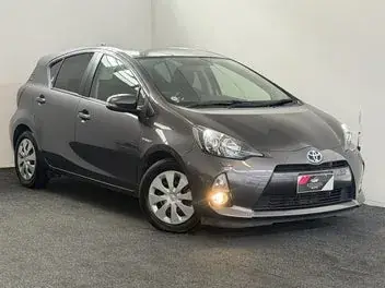 Toyota Aqua 2013 photo 2