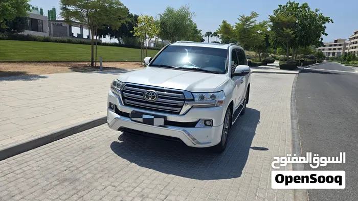 Toyota Land Cruiser 2018 photo 2