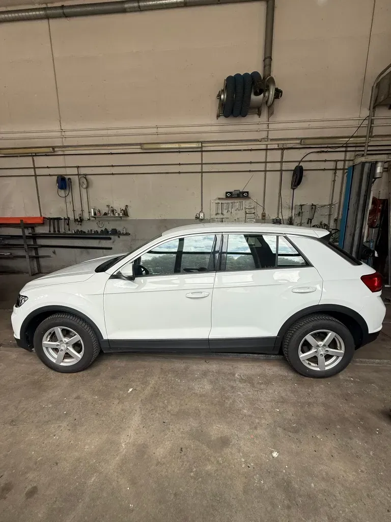 Volkswagen T-Roc 2021 photo 2