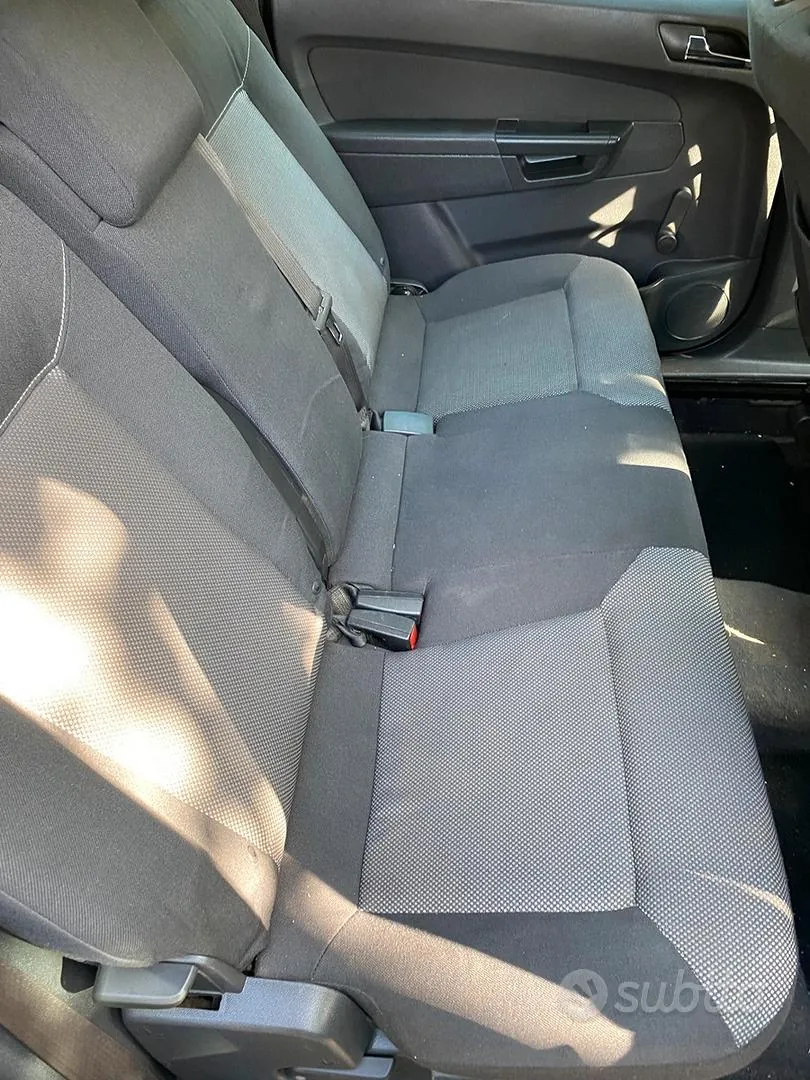 Opel Zafira 2011 photo 4