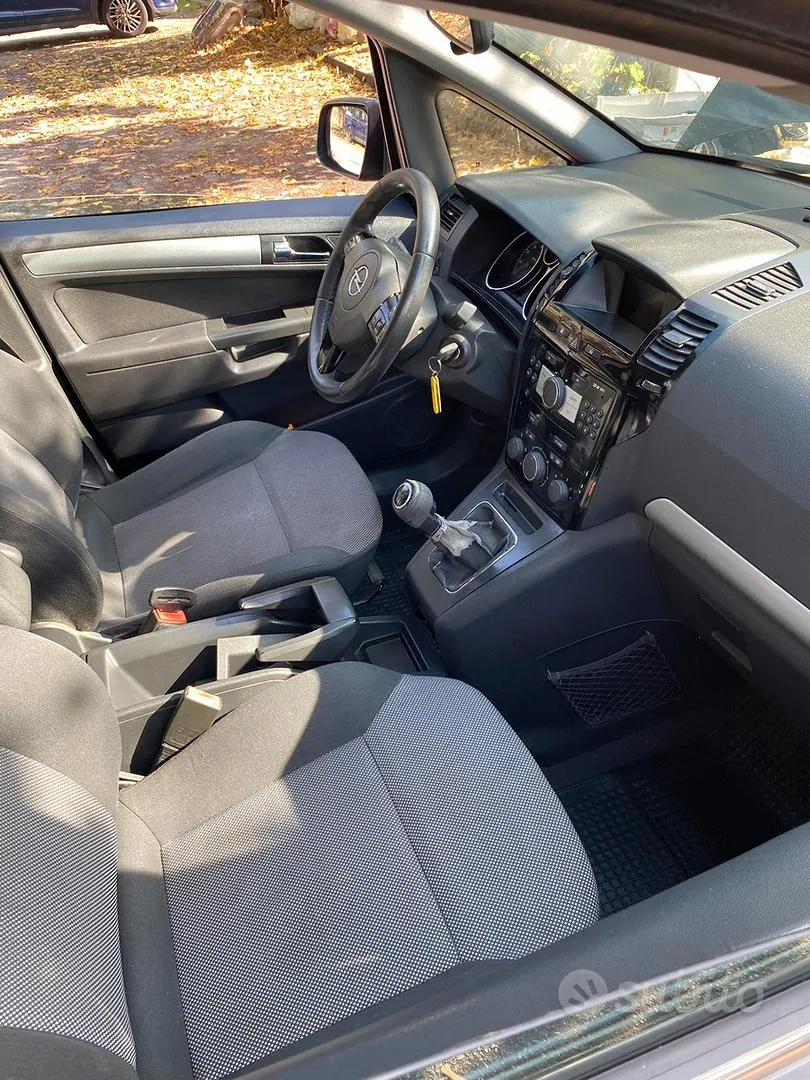 Opel Zafira 2011 photo 3