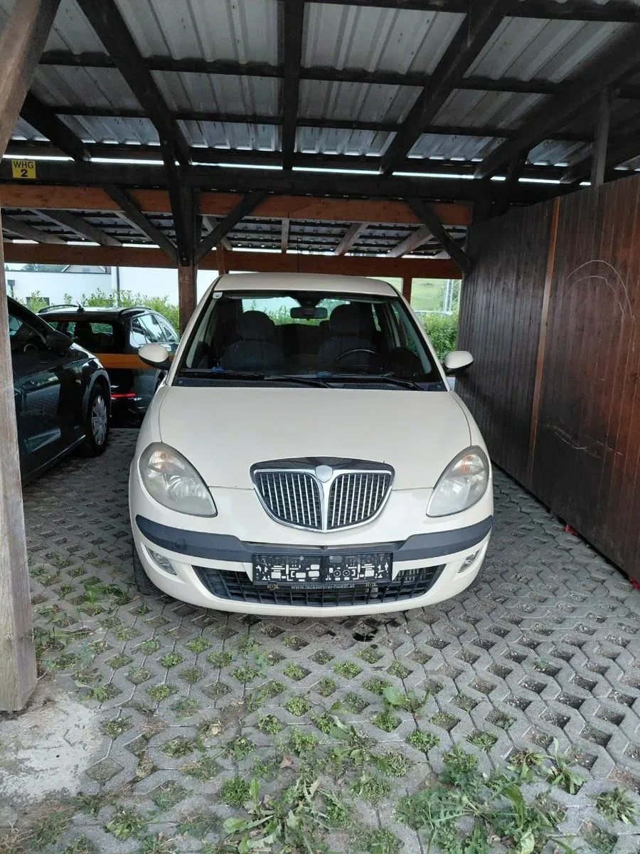 Lancia Ypsilon