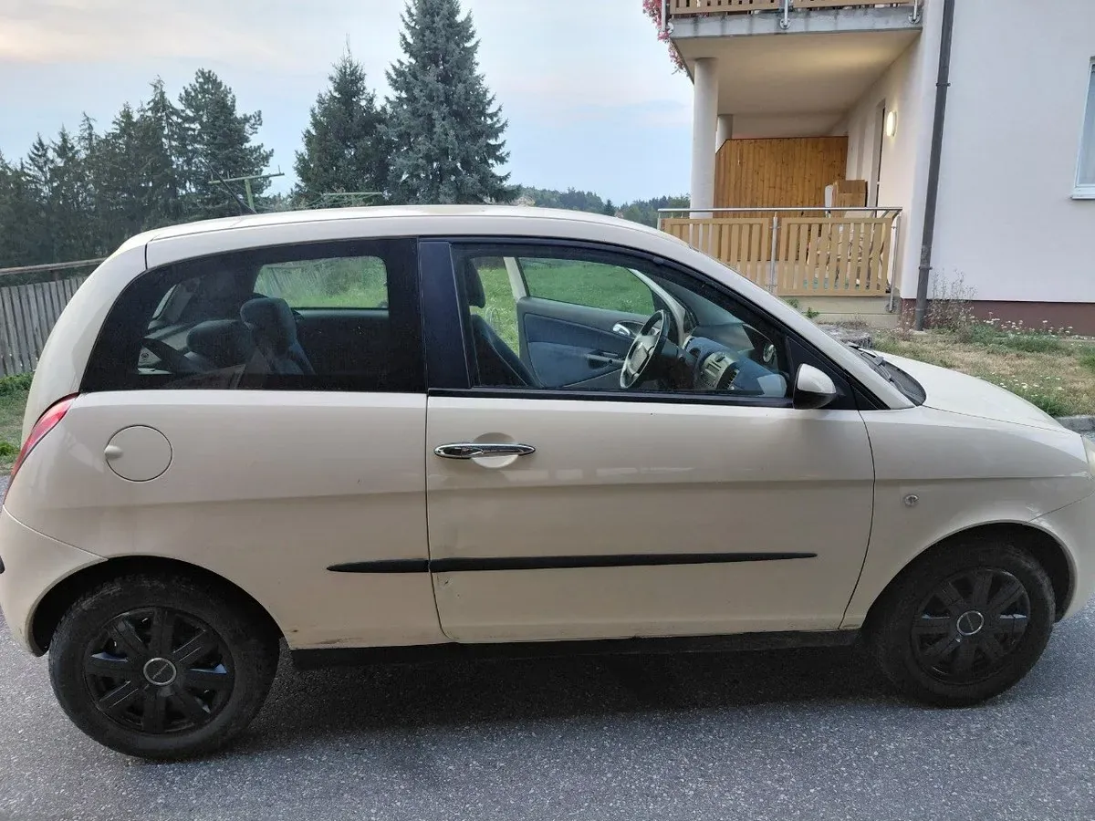 Lancia Ypsilon 2004 photo 3