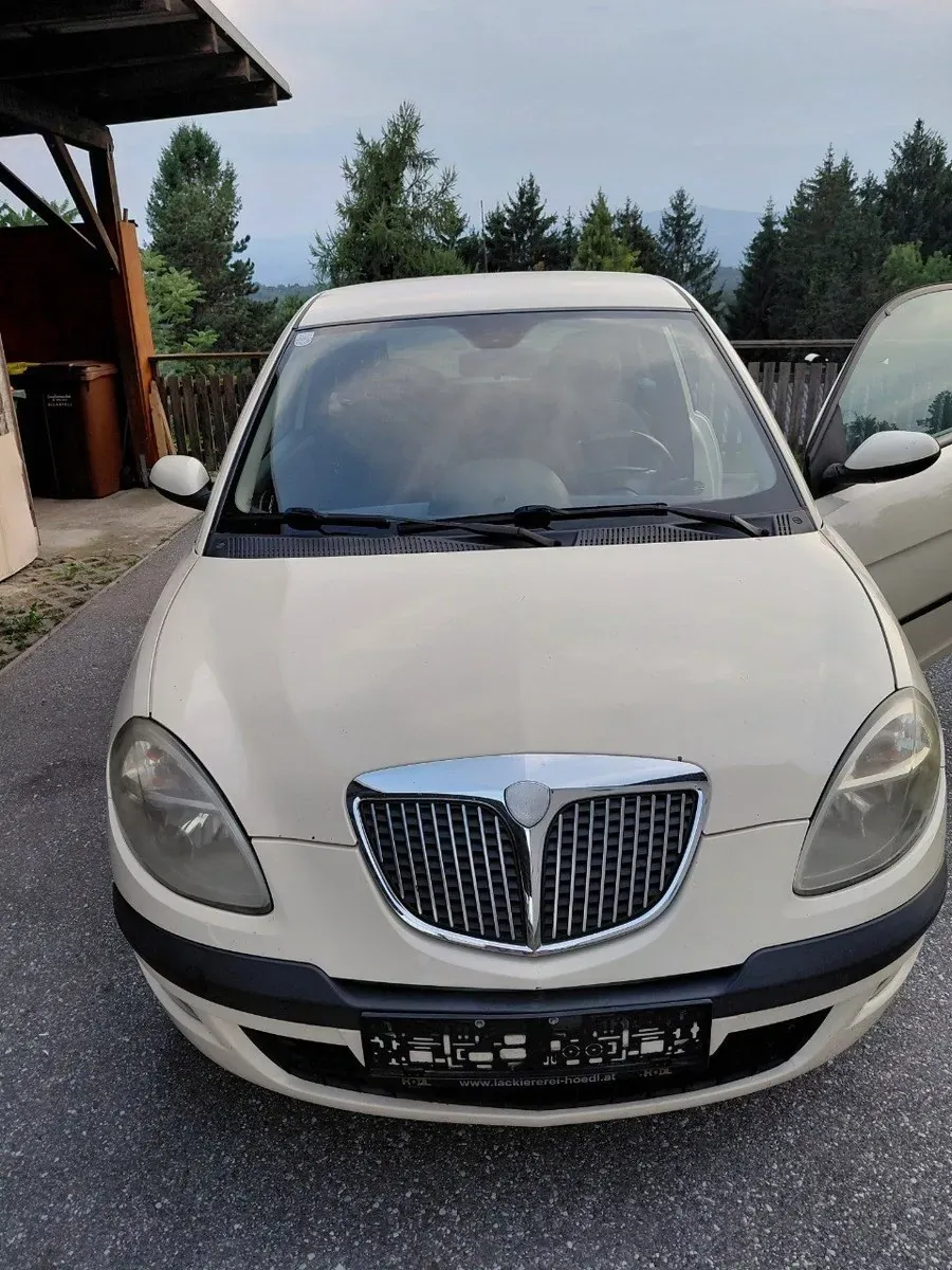 Lancia Ypsilon 2004 photo 2