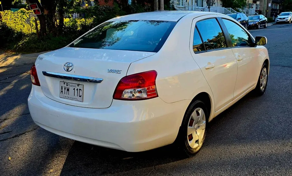 Toyota Yaris 2012 photo 3