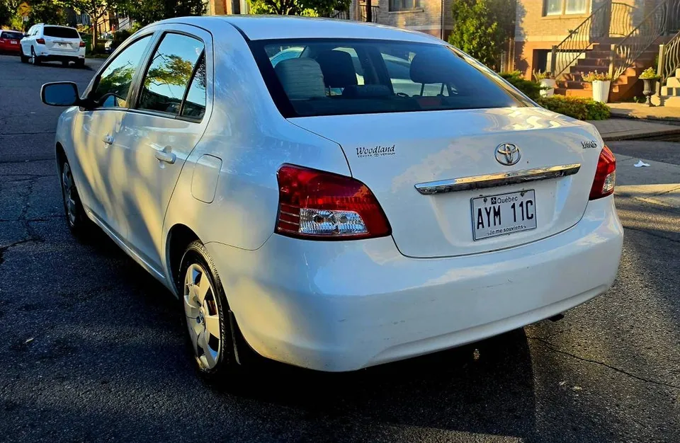 Toyota Yaris 2012 photo 4
