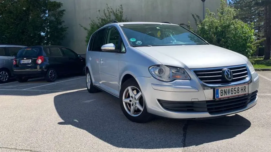 Volkswagen Touran 2010 photo 3