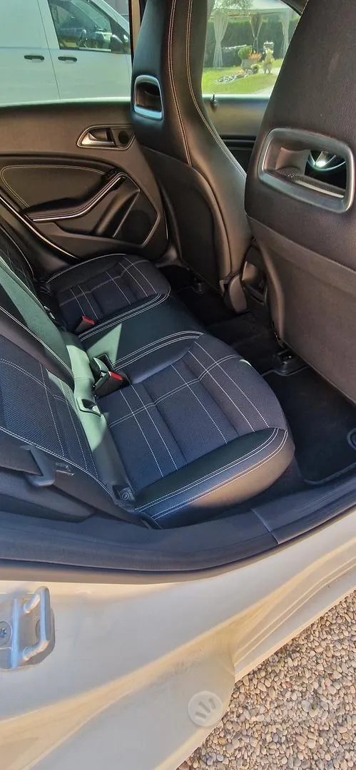 Mercedes-Benz A 2015 photo 2