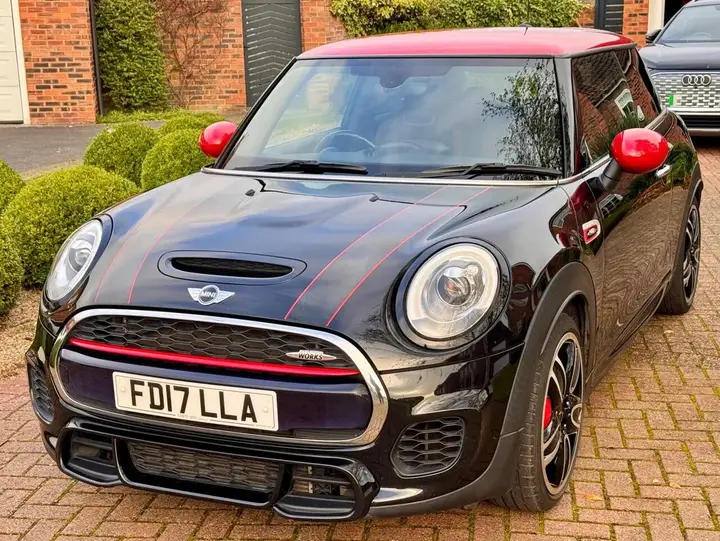 Mini John Cooper Works 2017 photo 2